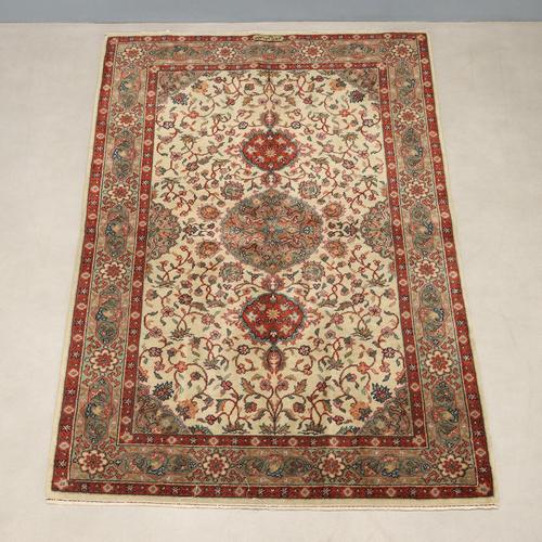 Kaiseri Rug in Wool For Sale - Image 3 of 9