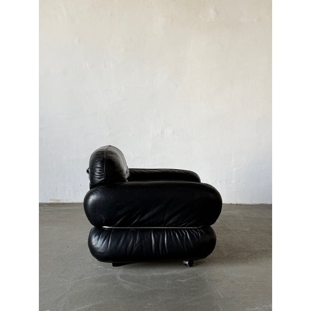 Mid-Century Modern 1970s “Hannibal” Black Leather Armchair for Isku, Finland – Original Leather For Sale - Image 3 of 4