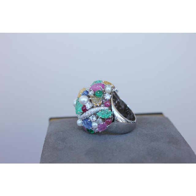 Multi Colors Sapphires Emeralds Ruby Diamond Scavia Unique 18k White Gold Ring, Size 6 For Sale - Image 17 of 18