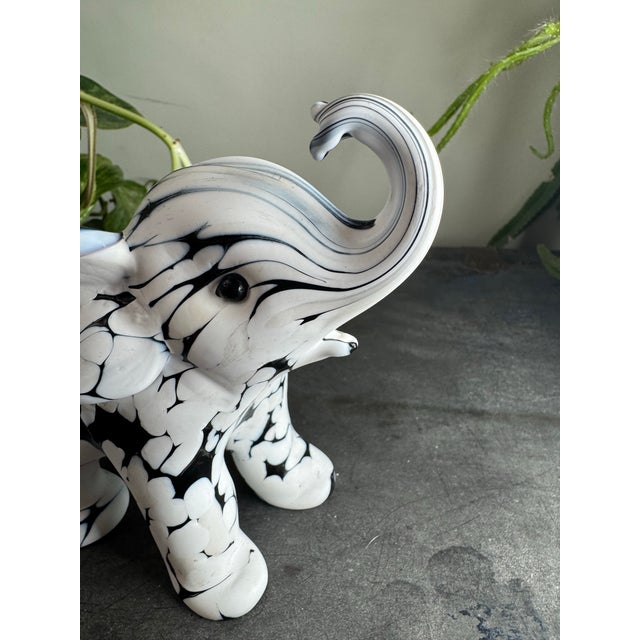 Archimede Seguso "Bianco Nero" Murano Glass Large Elephant Sculpture, Vintage 1960s MCM (Attributed) For Sale - Image 9 of 12