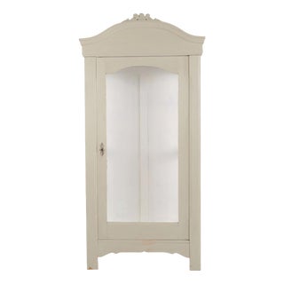 Grey-Painted Display Cabinet with Curved Top and Carved Details, 1920 For Sale