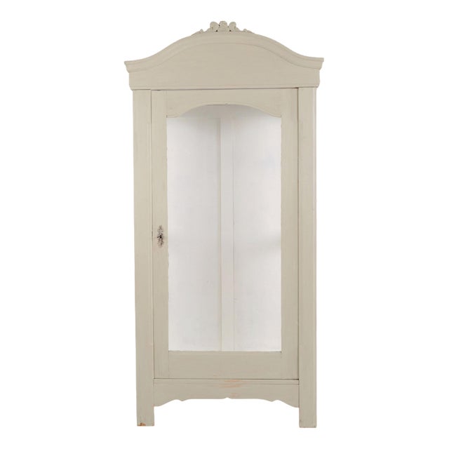 Grey-Painted Display Cabinet with Curved Top and Carved Details, 1920 For Sale