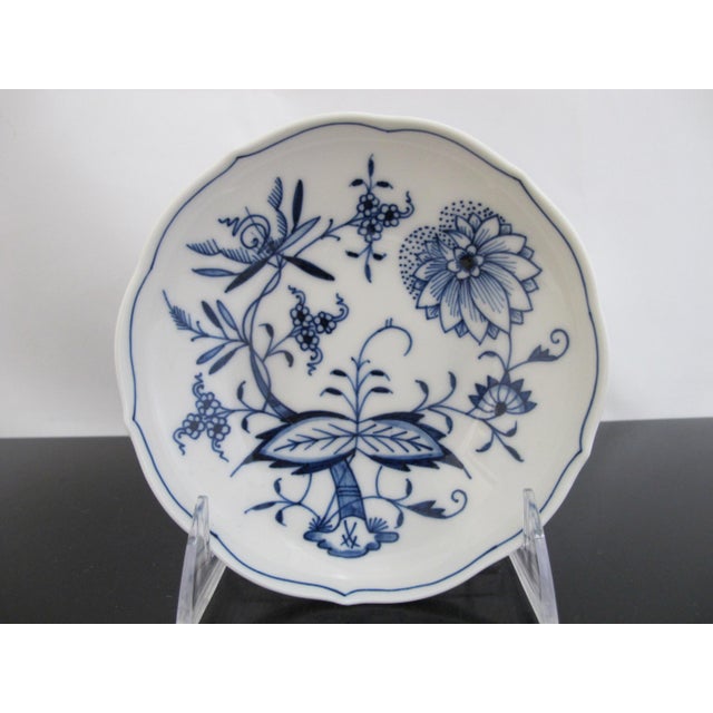 Chinoiserie Meissen Blue Onion Porcelain Scallop Rim Coffee Cup & Saucer For Sale - Image 3 of 9