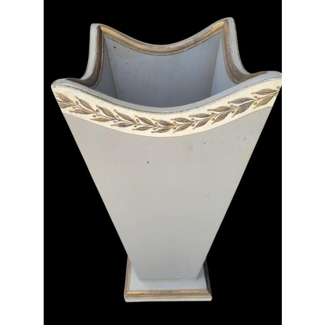 1990s Vintage French, Neo- Classical Large Laurel Leaf Scalloped Edge Umbrella Stand For Sale - Image 5 of 6