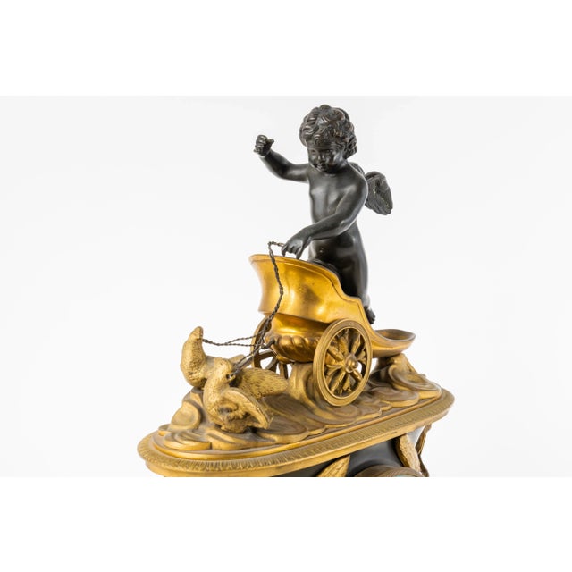 Early 19th Century Patinated & Ormolu Empire Striking Mantel Clock Set Pendule Au Vase - 3 Pieces For Sale - Image 4 of 9