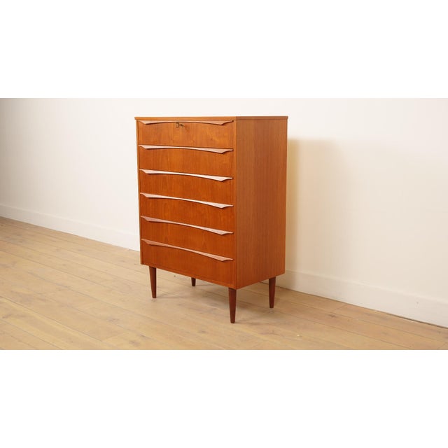 Mid-Century Modern Vintage Danish Chest of Drawers in Teak For Sale - Image 3 of 10