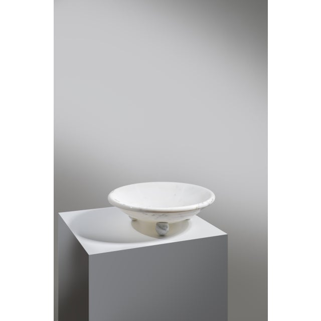 White marble fruit bowl designed by Sergio Asti in 1978. A rare, original UP&UP decorative plate made of Carrara marble....