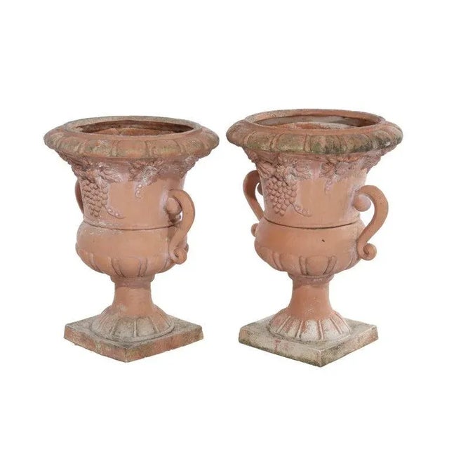 Neoclassical Pair of Vintage Classical Terra Cotta Colored Plaster Garden Urns C1940 For Sale - Image 3 of 9