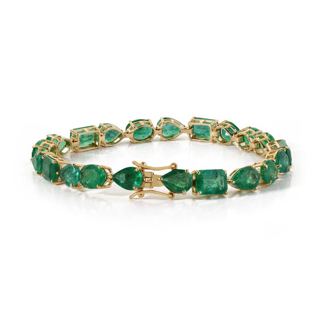 19.98ct Mix-Cut Natural Zambian Emerald Statement Bracelet in 14k Yellow Gold For Sale - Image 9 of 17