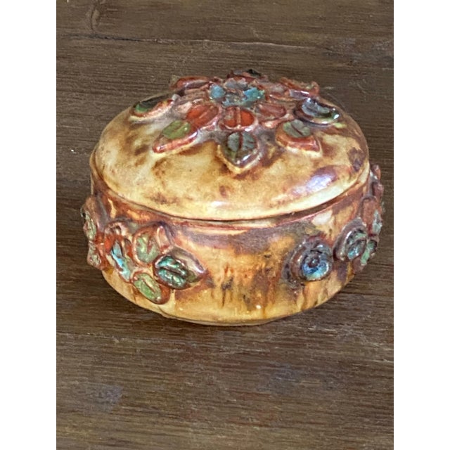 Box in Ceramic with Floral Decoration Pattern For Sale - Image 4 of 14
