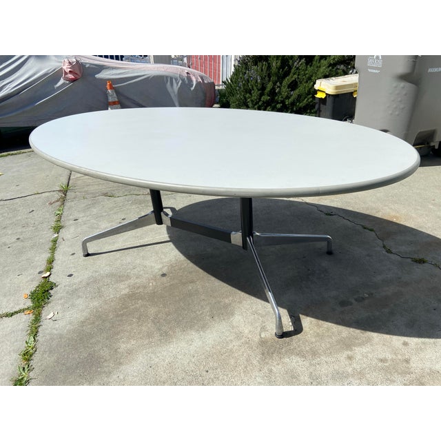 Herman Miller Vintage Oval Conference Table with Herman Miller Attributed Aluminum Segmented Base For Sale - Image 4 of 11