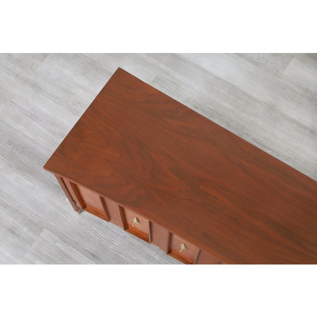 Mid-Century Modern Walnut and Burl Wood Curved Front Credenza, 1950s For Sale - Image 11 of 12