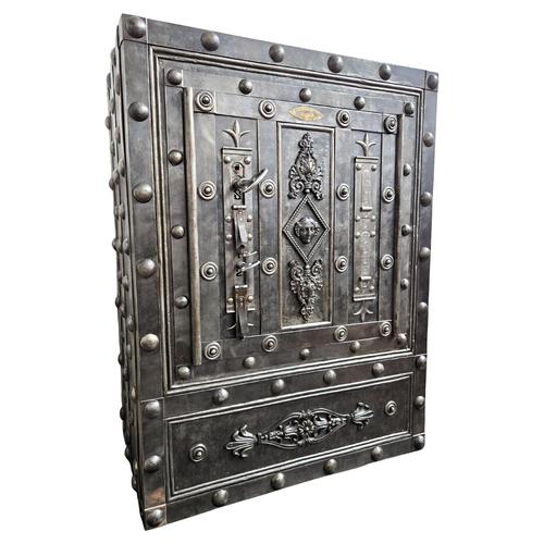 Antique Italian Safe Strong Box in Wrought Iron, 1700s For Sale - Image 9 of 9