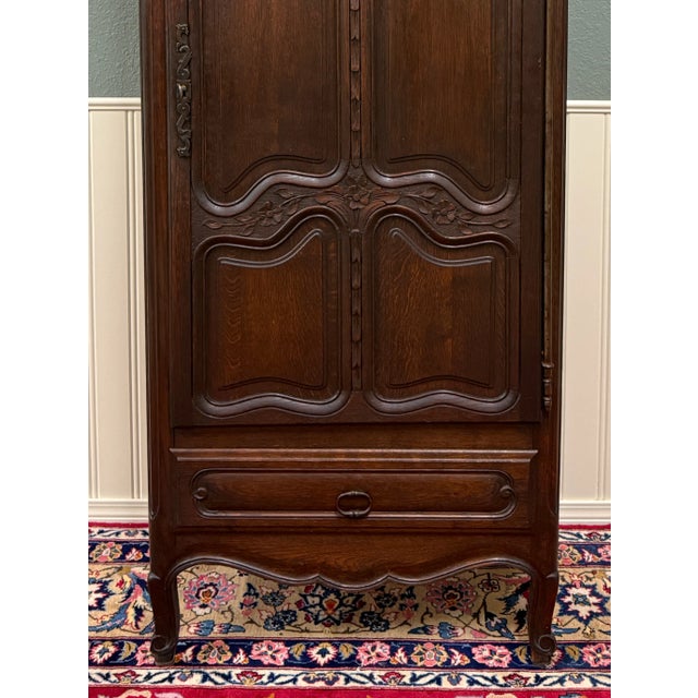 1900 - 1909 Antique French Louis XV Style Armoire Cupboard Linen Cabinet Bonnetiere Oak For Sale - Image 5 of 18