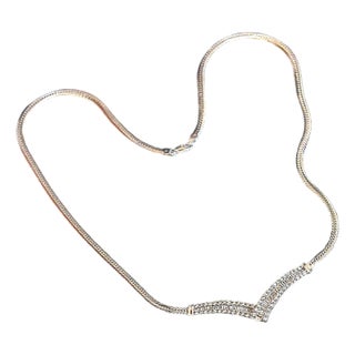 14kt White Gold and Diamond v-Shaped Herringbone Chain Necklace For Sale