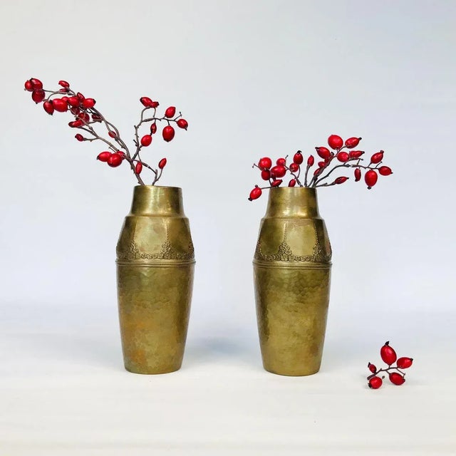 1920s German Art Nouveau Wrought & Hammered Brass Vases from WMF, 1920s, Set of 2 For Sale - Image 5 of 11