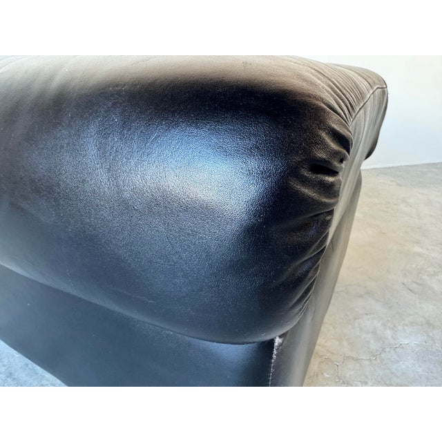Vintage Italian Postmodern Black Leather Ottoman by Natuzzi For Sale In Miami - Image 6 of 12