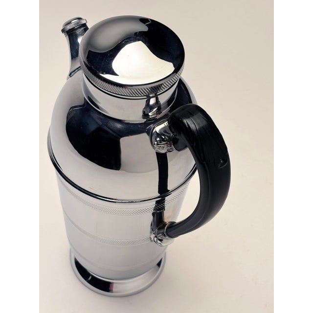 1930's-1950's Art Deco Cocktail Shaker With Bakelite Handle For Sale - Image 10 of 12