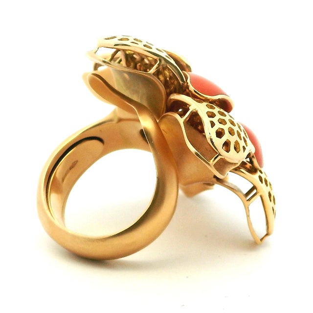 1970s Italian 18k Gold Coral & Diamond Flower Statement Ring, Size 8 For Sale - Image 4 of 14