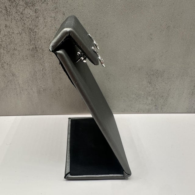 Contemporary Diamond Circle Drop Dangle Earrings in 14kt White Gold – 0.14ctw, Pre-Loved, A Pair For Sale - Image 3 of 5