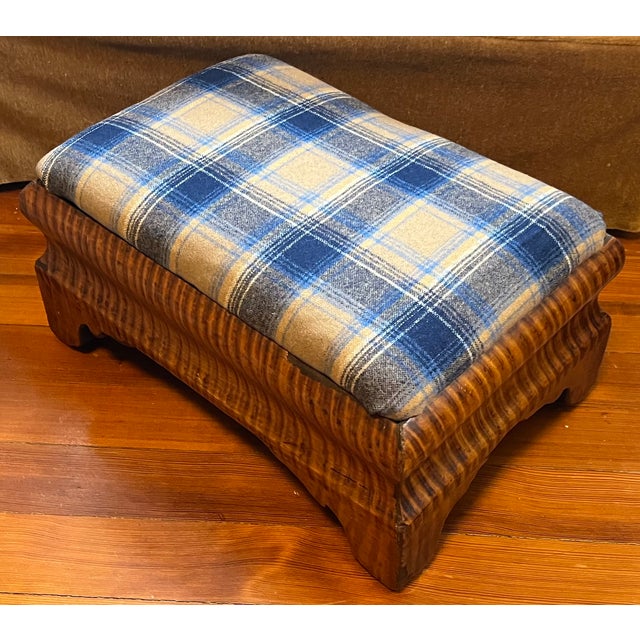 American Antique 19th Century American Classical Foot Stool in Highly Figured Tiger Maple Circa 1830 For Sale - Image 3 of 18