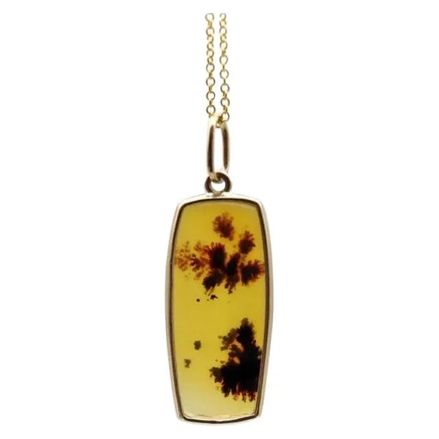This is part of Chairish’s Fine Jewelry assortment. This 14k gold Landscape Agate pendant is a Kirsten’s Corner Signature...