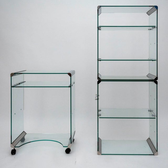 Small glass office in glass created by Galotti & Radice in the 80s. Its sliding tablet offers an ergonomic working...