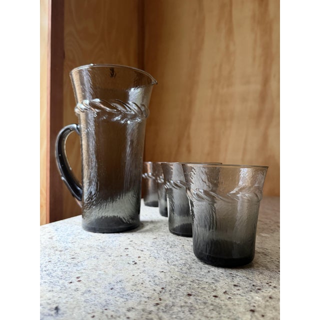 Mid-Century Modern Smoky Grey Woodgrain Bark Glass Pitcher and Tumbler Set, 1970, Set of 5 For Sale - Image 11 of 16
