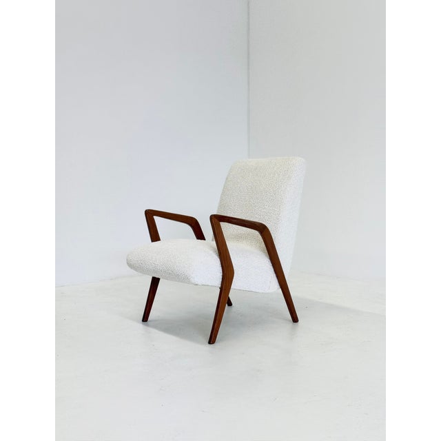 Mid-Century Italian Lounge Armchair in Cherrywood and White Bouclé, 1950s For Sale - Image 4 of 14