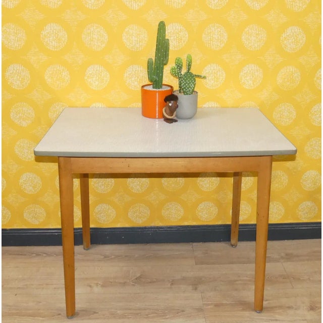 Simple chic! Sturdy small kitchen table Ideal for a small kitchen! 1950s classic with a Formica tabletop in classic...