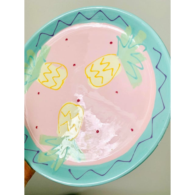 Shabby Chic Vintage Susan Painter’ Pink Pie Cake Dish Plate Serving Platter Pottery ‘Pineapples Design Studio Artist Signed For Sale - Image 3 of 10