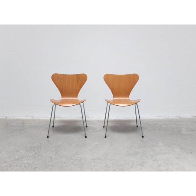 Series 7 Chairs in Oak by Arne Jacobsen for Fritz Hansen, 1955, Set of 2 For Sale - Image 12 of 12