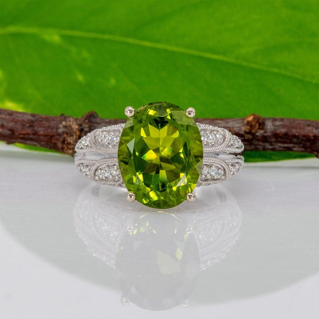7.2Ct Peridot Ring With Earth Mined Diamond Halo: Solid 14k Gold, Size 6.75 For Sale In Columbus - Image 6 of 10