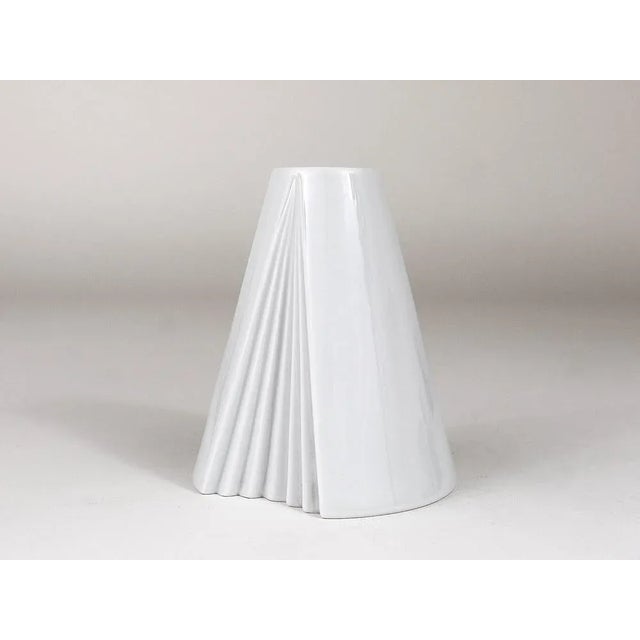Ceramic White Geometric Op Art Porcelain Vase by Ambrogio Pozzi for Rosenthal, Germany, 1980s For Sale - Image 7 of 11
