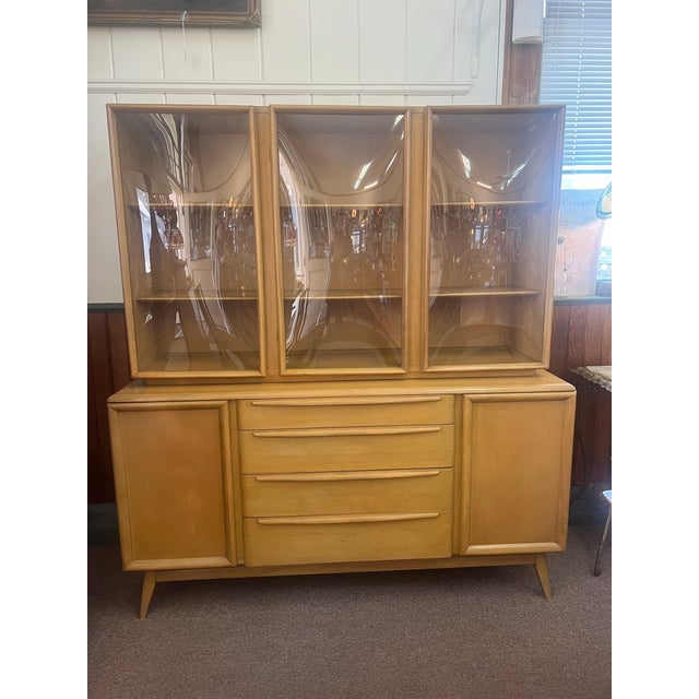 1950s 1950's Heywood Wakefield Bubble Front Mid Century Modern China Cabinet For Sale - Image 5 of 11