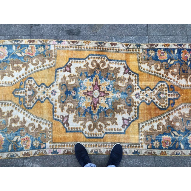1960s Vintage Turkish Floral Handknotted Oushak Rug - 3′8″ × 6′11″ For Sale - Image 5 of 11