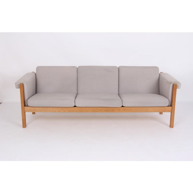Vintage Sofa in Oak and Wool Fabric by Hans J. Wegner for Getama, 1970s For Sale - Image 14 of 14