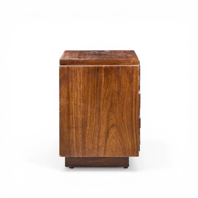 Lane Furniture Lane Staccato Mid Century Brutalist Walnut Nightstands - Pair For Sale - Image 4 of 11
