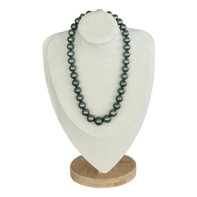 1990s Graduated Tahitian Black Pearl Necklace With Diamond Clasp For Sale