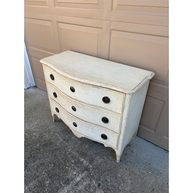 French Provincial Swedish Gustavian Serpentine Painted Chest of Drawers For Sale - Image 3 of 15