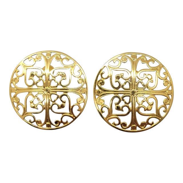 Vintage 1970s Signed Napier Round Goldtone Cut Out Clip Earrings - 2 Pieces For Sale