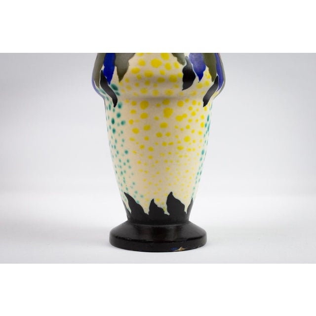 Shell-Shaped Vase in Polychrome Glazed Ceramic with Stylized Floral Decor by D'Argyl for E. Val & Cie, Paris, 1928-1935 For Sale - Image 3 of 11