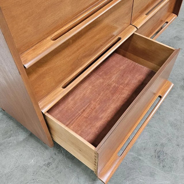 Wood 1960s Edmond Spence Mid-Century Modern Dresser With Sculpted Drawer-Length Pulls For Sale - Image 7 of 13