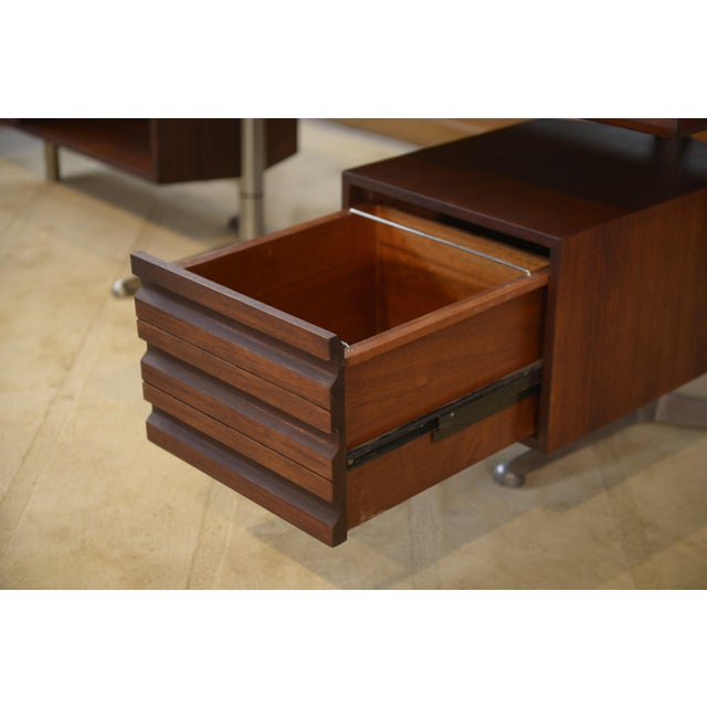 Tecno Modèle T95 Desk by Osvaldo Borsani for Tecno, 1960s For Sale - Image 4 of 17