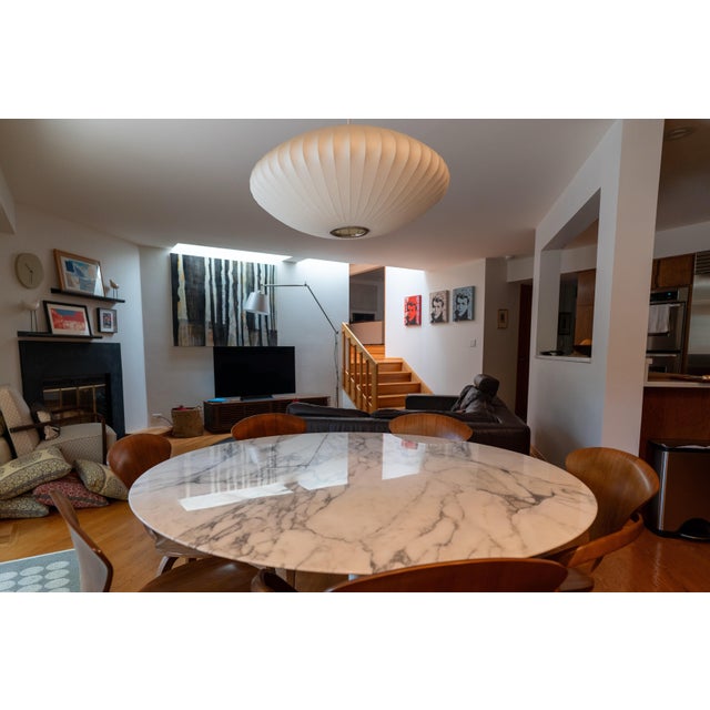 1990s Authentic Knoll Saarinen 54” Dining Table With Polished Arabescato Marble Top. For Sale In Chicago - Image 6 of 6