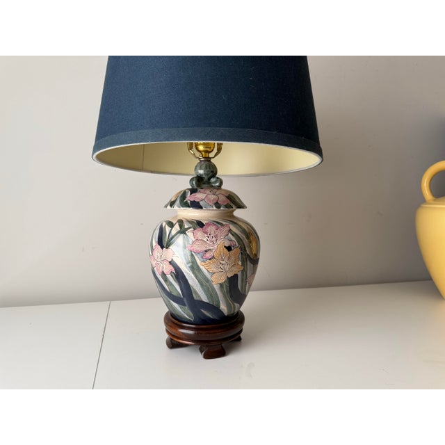 Late 20th Century Late 20th Century Violet Floral Pottery Ginger Jar Table Lamp For Sale - Image 5 of 10