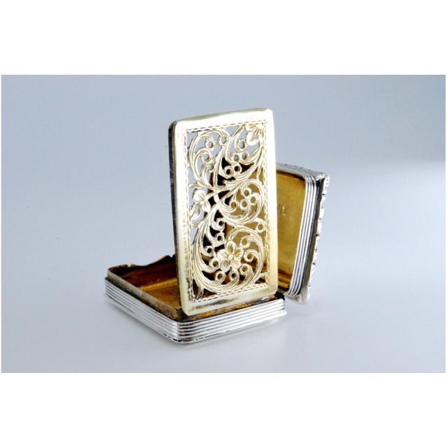 George IV Silver and Gold Vinaigrette Box with Friezes and Raised Lid For Sale - Image 6 of 11