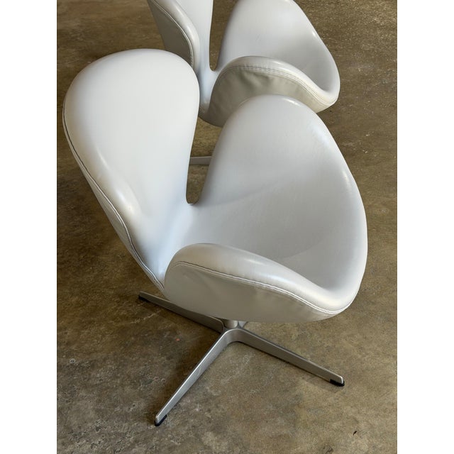 Fritz Hansen Arne Jacobsen Swan Lounge Chairs Set of 2 Grey Leather Danish Vintage 2000 For Sale - Image 10 of 13
