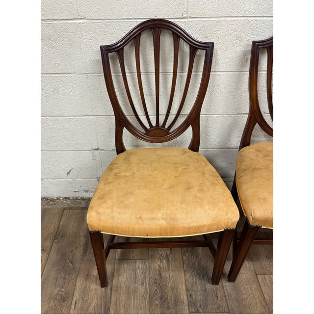 Hepplewhite Vintage Duncan Phyfe Hepplewhite Style Shield Back Dining Chairs - Set of 4 For Sale - Image 3 of 13