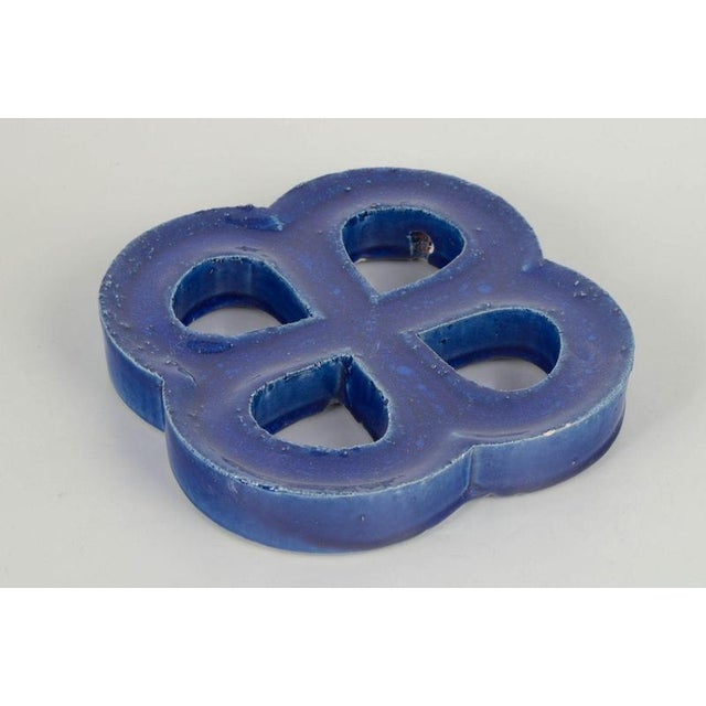 Gustavsberg wall relief with hanging hole. Decorative stoneware wall relief in an organic four-lobed form with open...